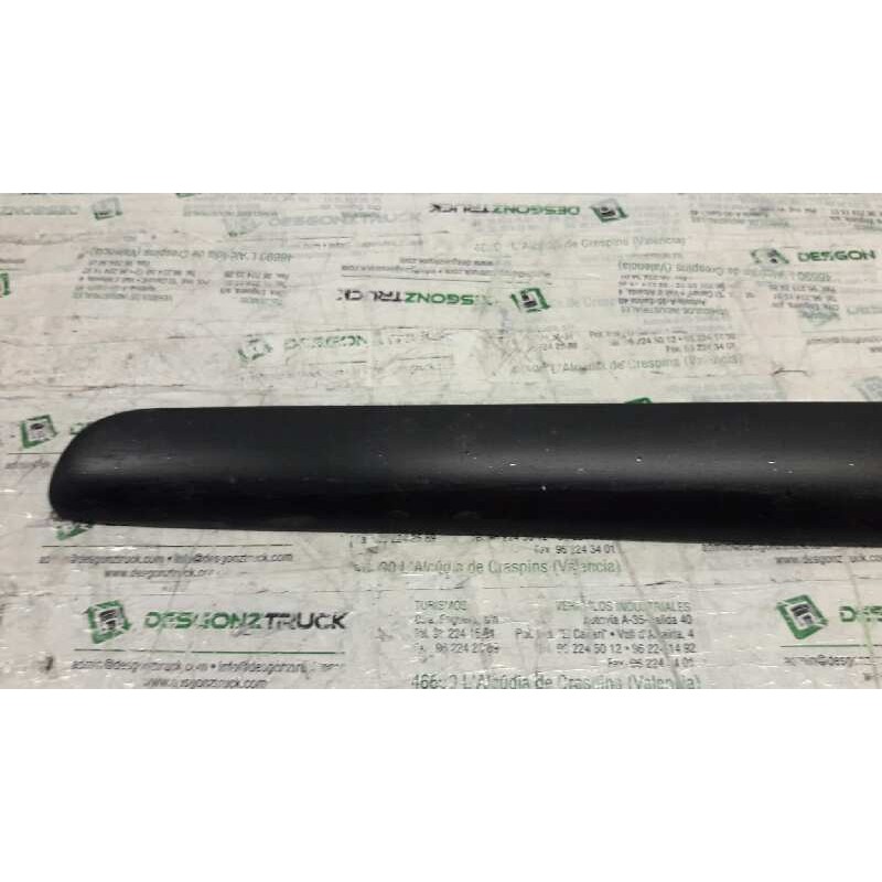 Recambio de molduras delanteras para peugeot 207 sw confort referencia OEM IAM  DERECHA - Blanco 2