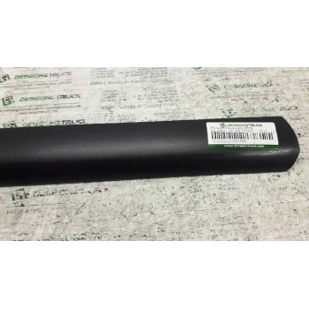 Recambio de molduras delanteras para peugeot 207 sw confort referencia OEM IAM  DERECHA 