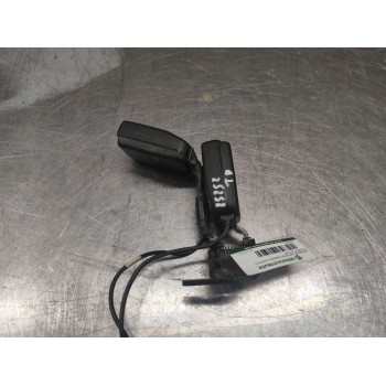 ENGANCHE CINTURON TRASERO DERECHO 821237610 8212798 