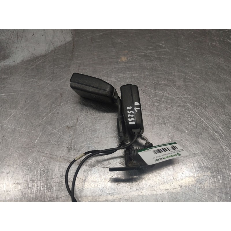 Recambio de enganche cinturon trasero derecho para peugeot 207 sw confort referencia OEM IAM 821237610 8212798 