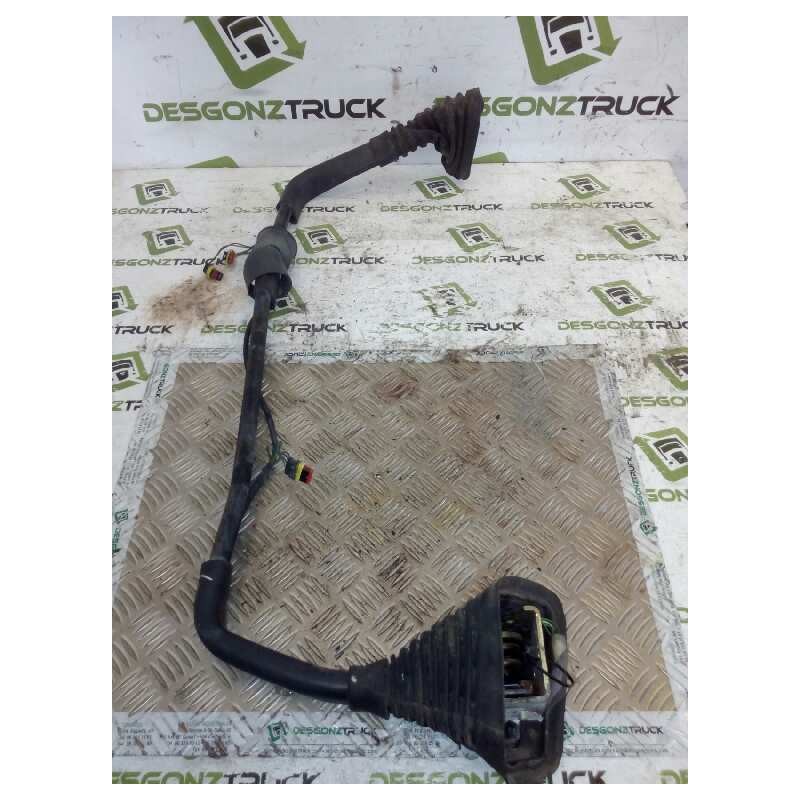 Recambio de brazo retrovisor derecho para iveco stralis (as) fsa t / fp lt 4x2 gran espacio referencia OEM IAM   