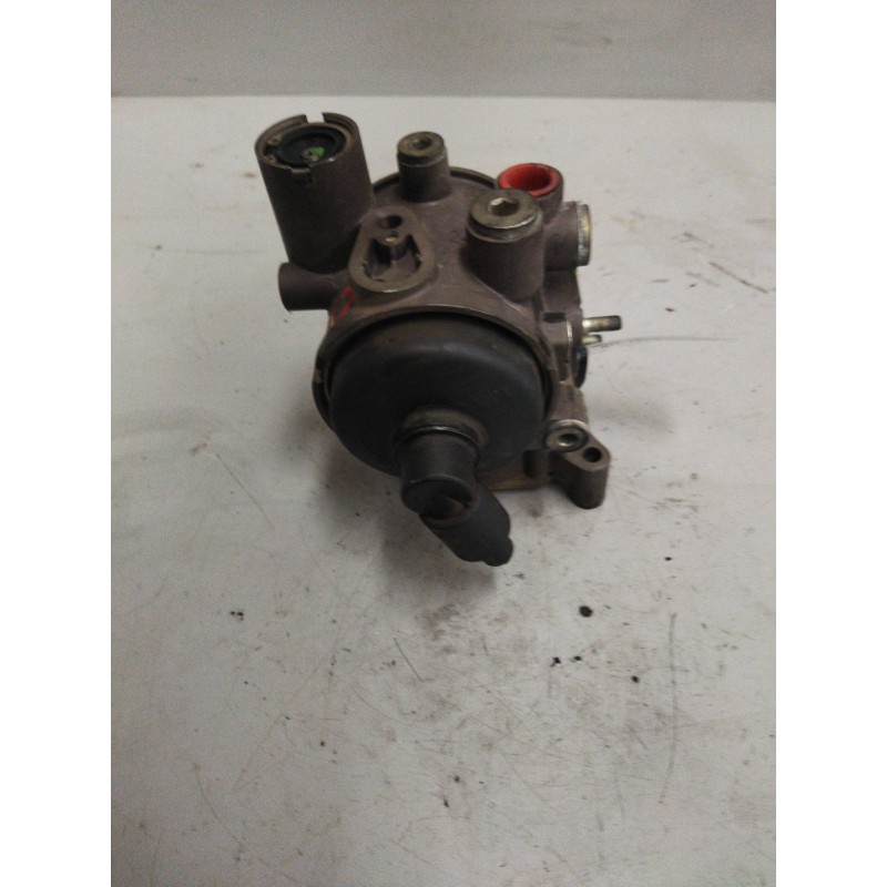 Recambio de valvula aire para iveco eurocargo 05.03 referencia OEM IAM 504070936 LA8105 VALVULA SECADORA - Blanco 4