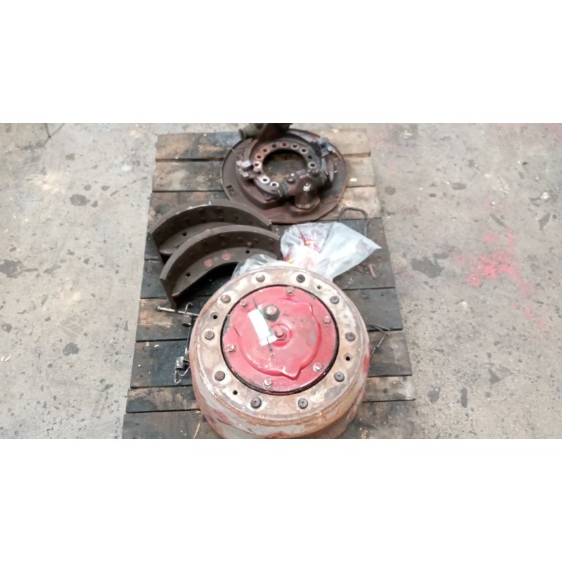 Recambio de buje delantero para iveco eurotrakker (mp) 7.8 diesel referencia OEM IAM 42115016 42115163 42129305