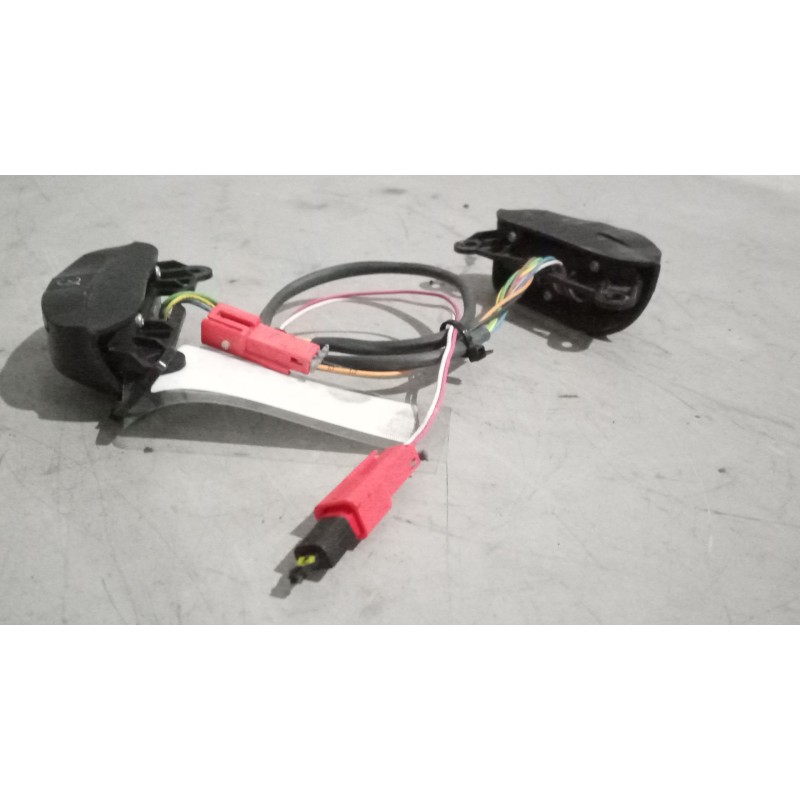 Recambio de mando volante para renault magnum ab diesel referencia OEM IAM 7484592331  7420857834 - Blanco 2