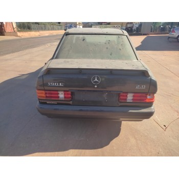 mercedes-benz clase c (w201) berlina del año 1982