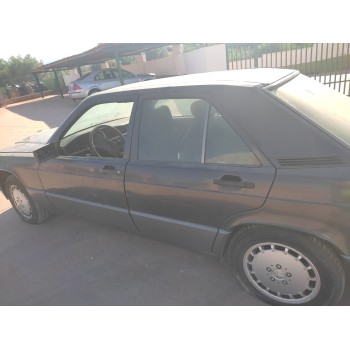mercedes-benz clase c (w201) berlina del año 1982