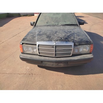 mercedes-benz clase c (w201) berlina del año 1982