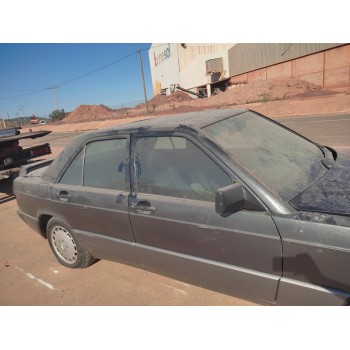 mercedes-benz clase c (w201) berlina del año 1982