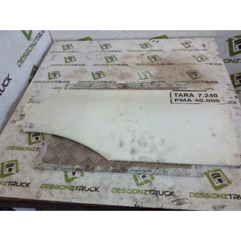 Recambio de moldura trasera cabina para man tg - a 18.460 fg / bb (e3/e4) l referencia OEM IAM 81615100413 PARTE IZQUIERDA - Blanco