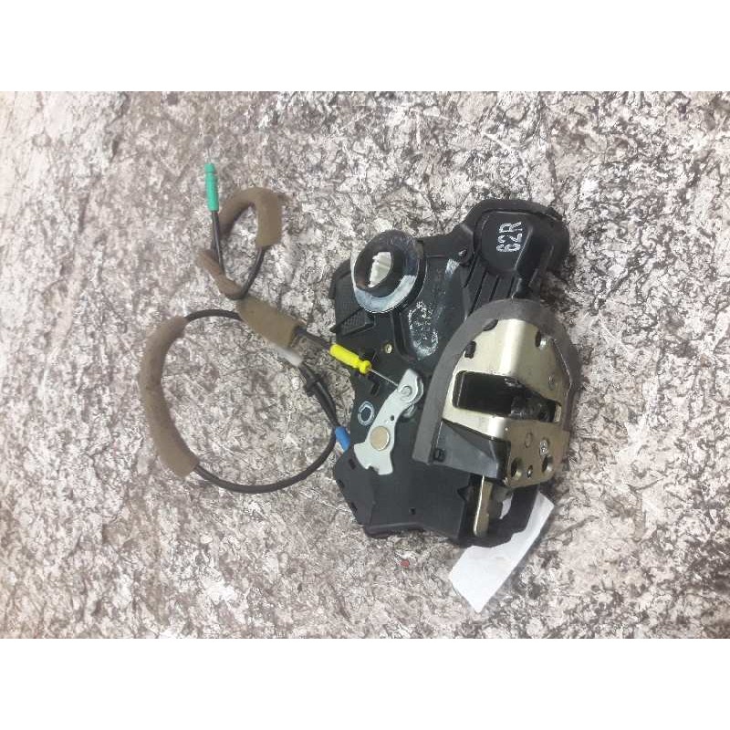 Recambio de cerradura puerta delantera derecha para toyota corolla verso (r1) 2.2 d-4d luna referencia OEM IAM  2 PINS - Negro