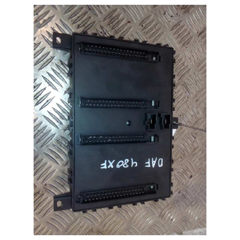 Recambio de caja reles / fusibles para daf serie 95 xf .480 fsafe (tipo .480) larga distancia referencia OEM IAM 1333370 3