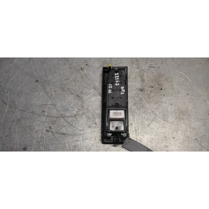 Recambio de mando elevalunas delantero izquierdo para toyota corolla verso (r1) 2,2 d-4d sport referencia OEM IAM 848200F03000 - Negro 2