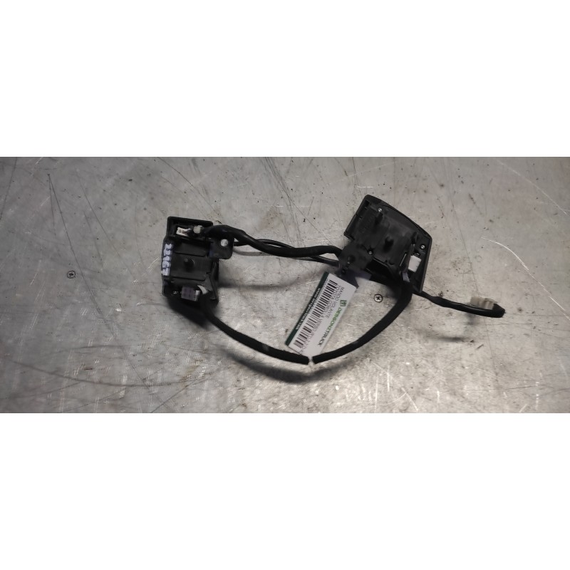 Recambio de mando volante para toyota corolla verso (r1) 2,2 d-4d sport referencia OEM IAM - Negro 2