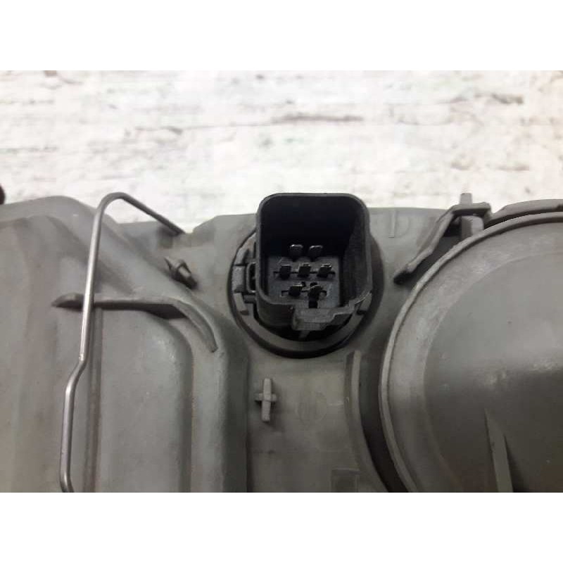 Recambio de faro izquierdo para ford fiesta berlina ghia referencia OEM IAM 4