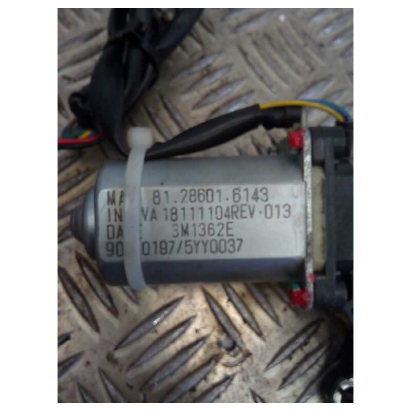 Recambio de motor elevalunas delantero derecho para man tg - a 18.460 fg / bb (e3/e4) l referencia OEM IAM 81286016143 - Blanco 2