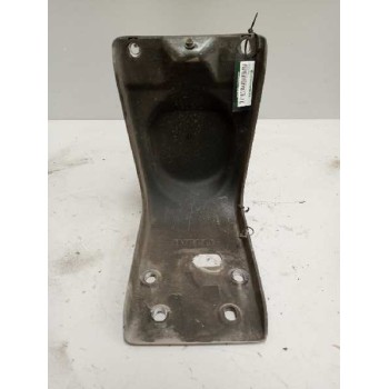Recambio de soporte para iveco eurocargo 7.7 diesel referencia OEM IAM 8142988  SOPORTE PASO RUEDA IZQUIERDO