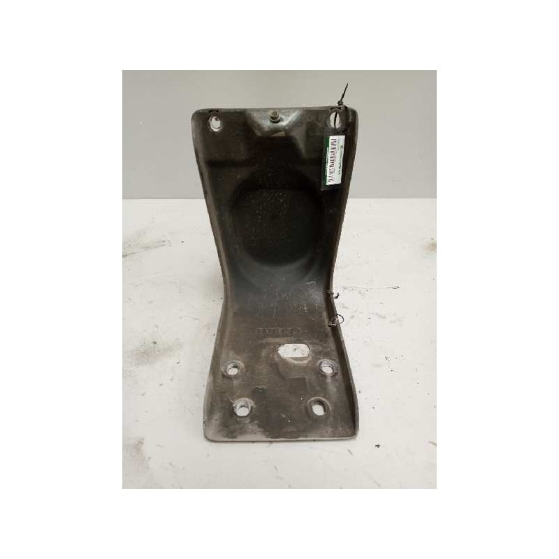 Recambio de soporte para iveco eurocargo 7.7 diesel referencia OEM IAM 8142988  SOPORTE PASO RUEDA IZQUIERDO
