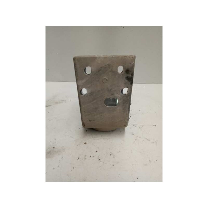 Recambio de soporte para iveco eurocargo 7.7 diesel referencia OEM IAM 8142988  SOPORTE PASO RUEDA IZQUIERDO - Rojo 3