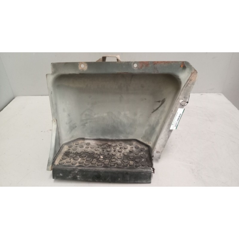 Recambio de peldaño izquierdo para nissan trucks eco-t eco-t 135 referencia OEM IAM   