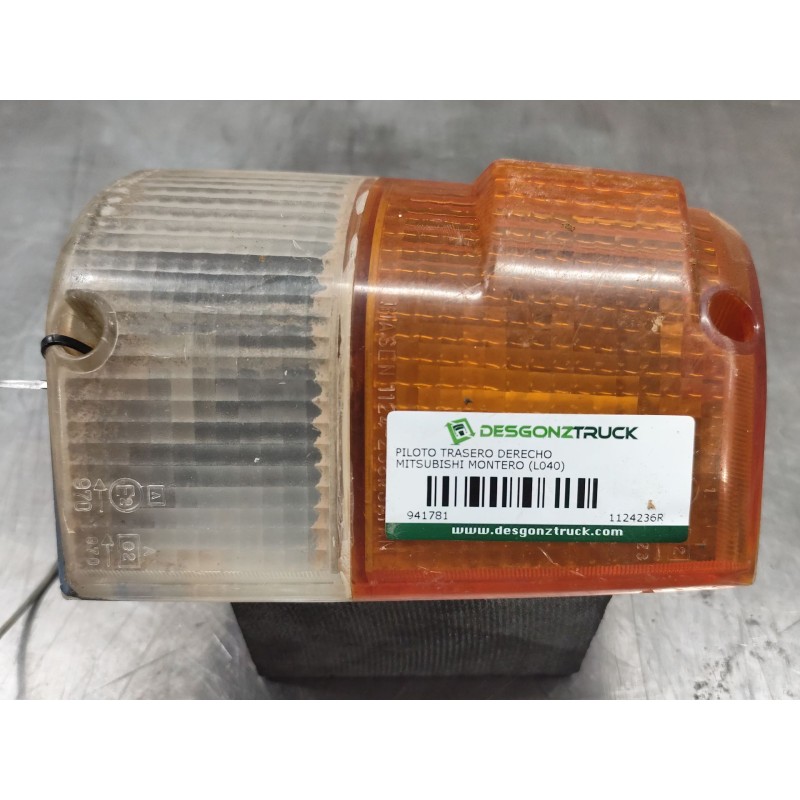 Recambio de piloto trasero derecho para mitsubishi montero (l040) 2500 td (2-ptas.) referencia OEM IAM 1124236R  
