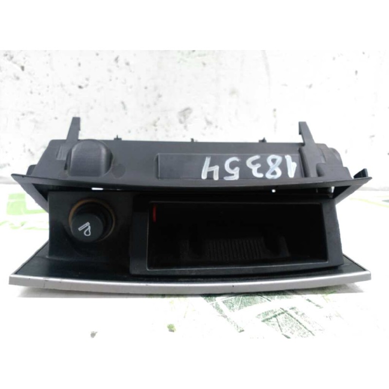 Recambio de cenicero para peugeot 407 sport referencia OEM IAM 9644562177 - Blanco 2