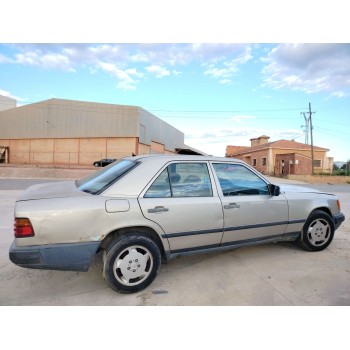 mercedes-benz clase e (w124) berlina del año 1986