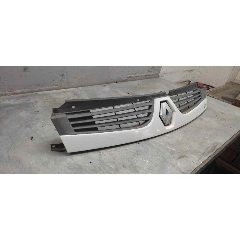 Recambio de rejilla delantera central para renault master ii phase 2 combi combi 2t8 l1 9 - plazas referencia OEM IAM - Blanco 2
