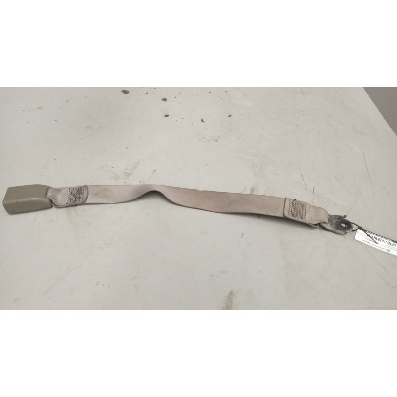 Recambio de enganche cinturon trasero central para renault maxity referencia OEM IAM 5001871985  