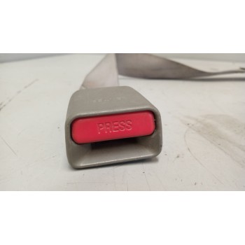 Recambio de enganche cinturon trasero central para renault maxity referencia OEM IAM 5001871985  
