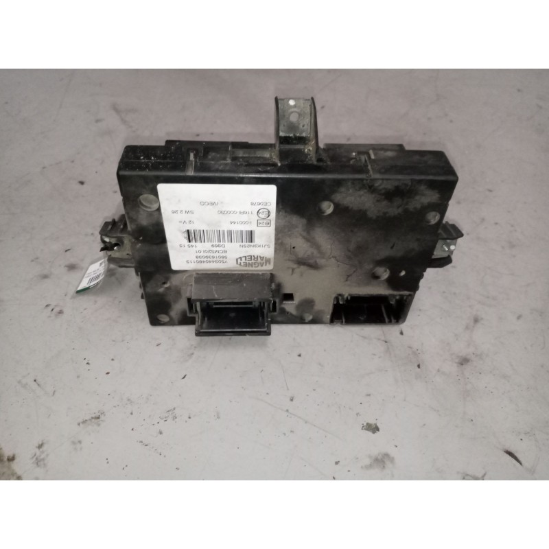 Recambio de caja reles / fusibles para iveco daily iv caja/chasis 35c15 referencia OEM IAM 5801639038  580163903800