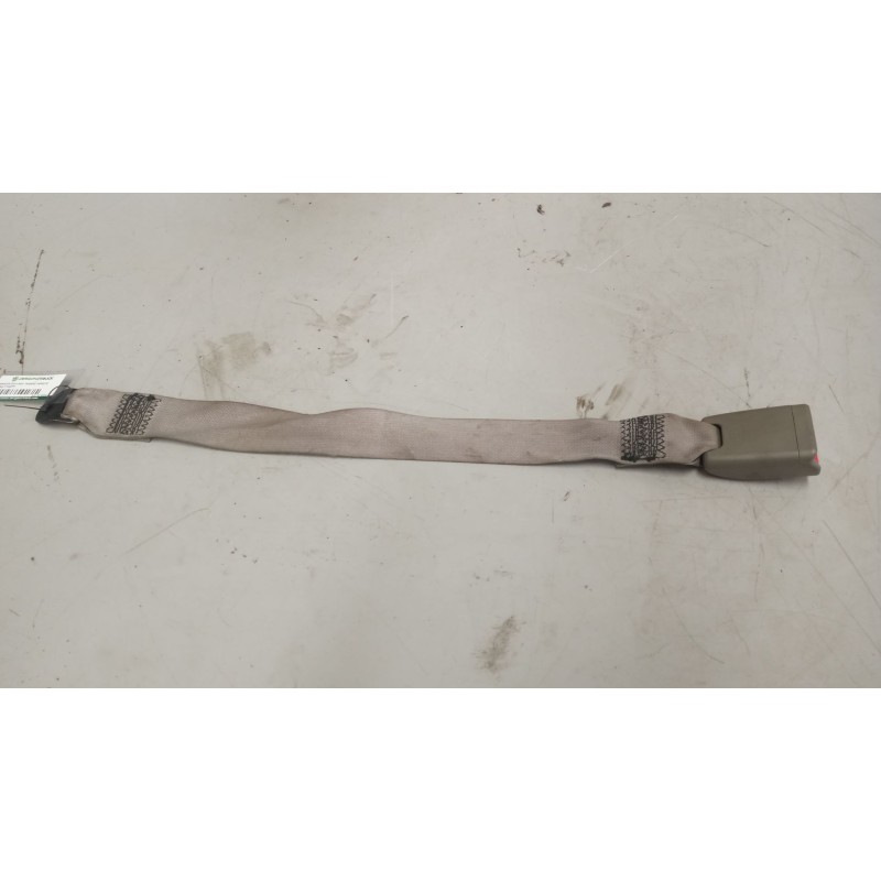 Recambio de enganche cinturon trasero derecho para renault maxity referencia OEM IAM 5001874577  