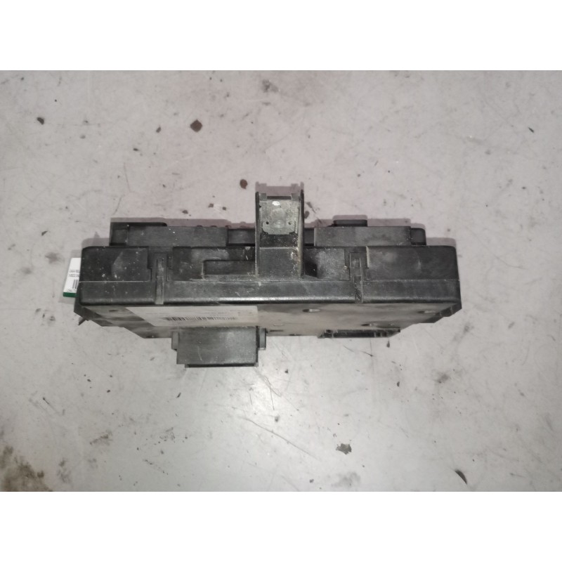 Recambio de caja reles / fusibles para iveco daily iv caja/chasis 35c15 referencia OEM IAM 5801639038  580163903800 - Blanco 3