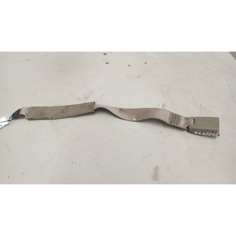 Recambio de enganche cinturon trasero izquierdo para renault maxity referencia OEM IAM 7485115819  