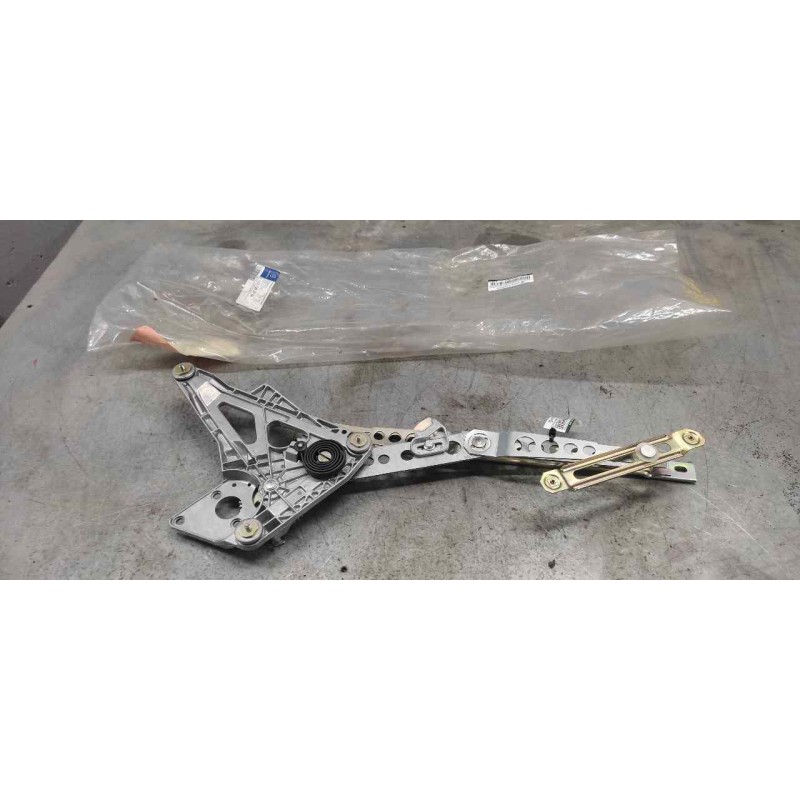 Recambio de elevalunas delantero izquierdo para mercedes-benz clase e (w123) familiar 2.0 referencia OEM IAM A1237202746  
