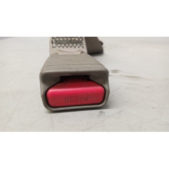 Recambio de enganche cinturon trasero izquierdo para renault maxity referencia OEM IAM 7485115819  