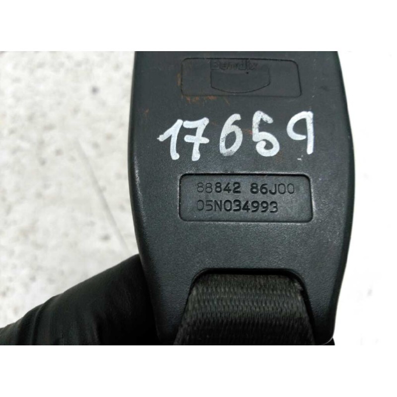 Recambio de enganche de cinturon trasero izquierdo para nissan primera berl./familiar (p10/w10) básico referencia OEM IAM 05N034