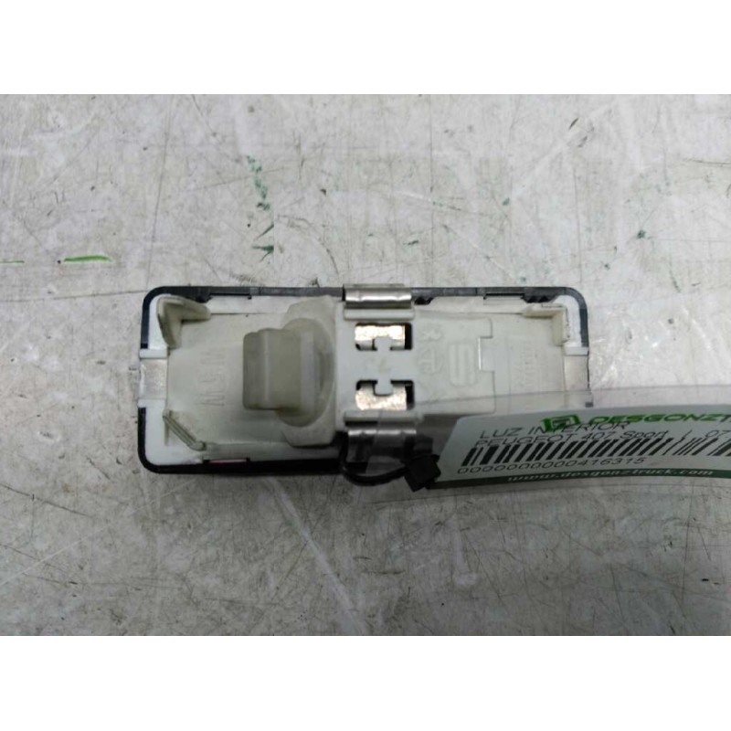 Recambio de luz interior para peugeot 407 sport referencia OEM IAM  PTA. TRAS. IZQ. - Blanco 2