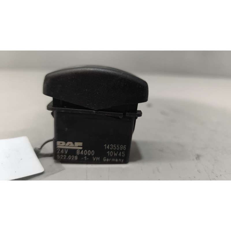 Recambio de interruptor para daf serie xf105.460 12.9 diesel referencia OEM IAM 1435596 - Blanco 2