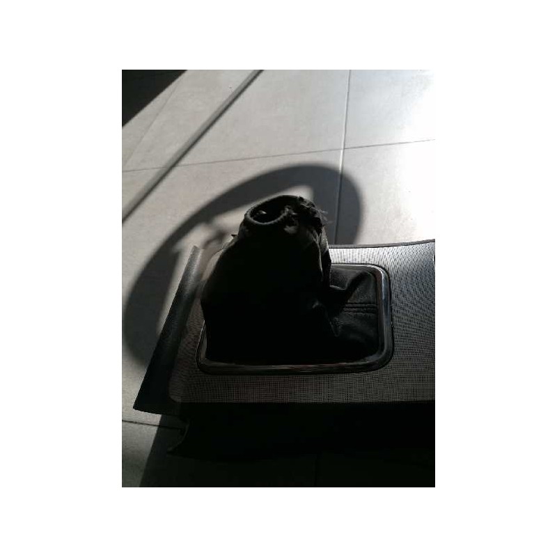 Recambio de guarnecidos palanca cambio para peugeot 407 sport referencia OEM IAM  GUANTERA PORTA-OBJETOS POSAVASOS - Blanco 8