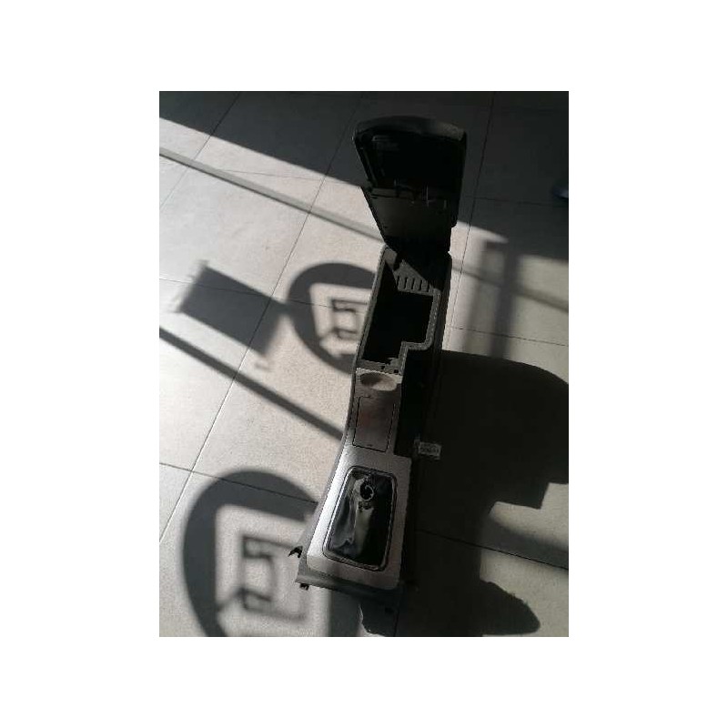Recambio de guarnecidos palanca cambio para peugeot 407 sport referencia OEM IAM  GUANTERA PORTA-OBJETOS POSAVASOS - Blanco 9