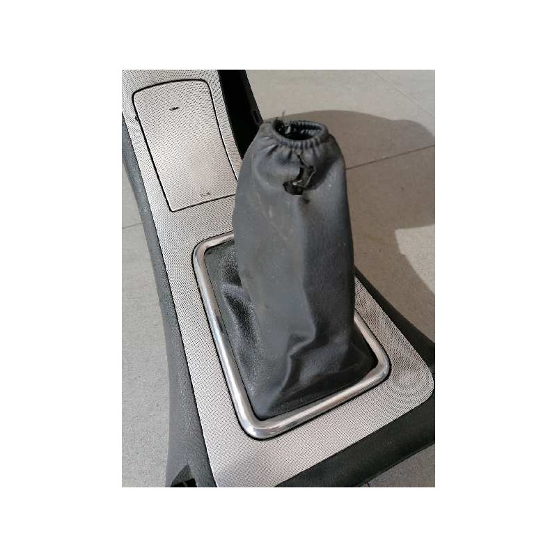Recambio de guarnecidos palanca cambio para peugeot 407 sport referencia OEM IAM  GUANTERA PORTA-OBJETOS POSAVASOS - Blanco 11