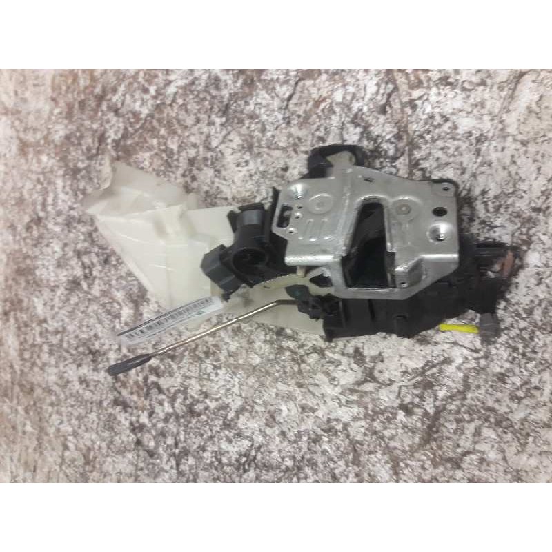 Recambio de cerradura puerta delantera derecha para mercedes-benz clase c (w202) berlina 220 cdi (202.133) referencia OEM IAM 41 - Azul