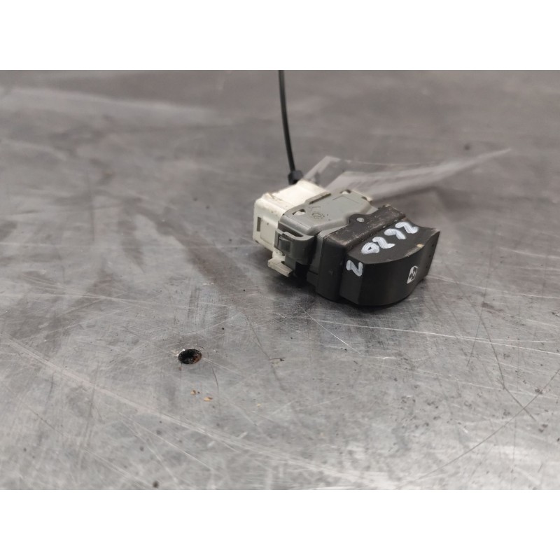 Recambio de mando elevalunas trasero izquierdo para renault scenic ii grand confort dynamique referencia OEM IAM 2808202  