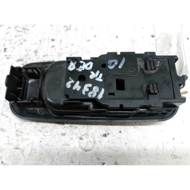 Recambio de maneta interior trasera derecha para nissan primera berl./familiar (p10/w10) gx berlina (a,e) referencia OEM IAM - Blanco 2