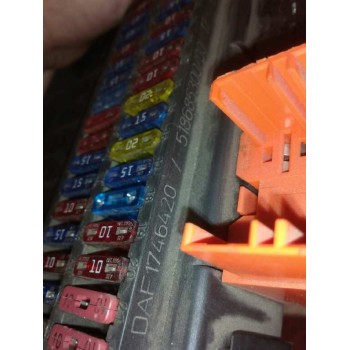 Recambio de caja reles / fusibles para daf serie xf105.xxx fsa 4x2 space-cab referencia OEM IAM 1746420  