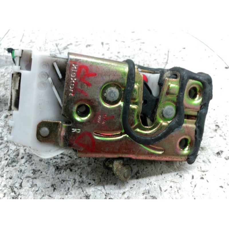 Recambio de cerradura puerta trasera derecha para toyota avensis berlina (t 22) 2.0 d4-d luna (5-ptas.) referencia OEM IAM 3