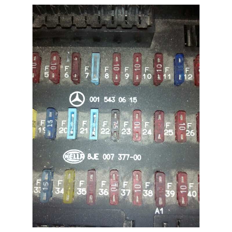 Recambio de caja reles / fusibles para mercedes trucks actros 1848 ak (476cv) referencia OEM IAM 0015430615 8JE00737700 2