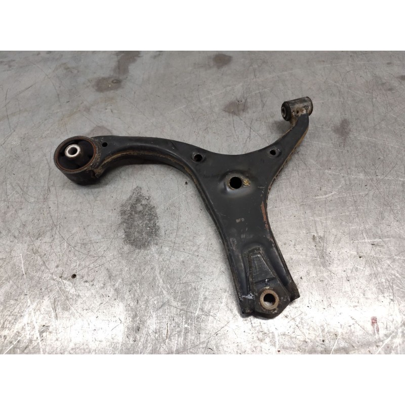 Recambio de brazo suspension inferior delantero derecho para hyundai accent (mc) gl referencia OEM IAM - Blanco 2