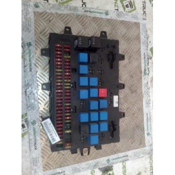 Recambio de caja reles / fusibles para renault 430 magnum e2 12.0 diesel referencia OEM IAM 5010231782  