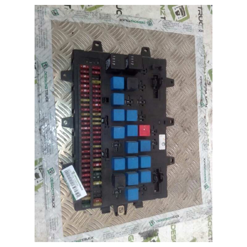 Recambio de caja reles / fusibles para renault 430 magnum e2 12.0 diesel referencia OEM IAM 5010231782  